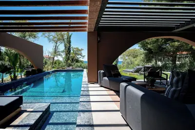 Image de Avra Beachfront  3bdrs accomodation/private pool! Fully equipped, amazing seaview