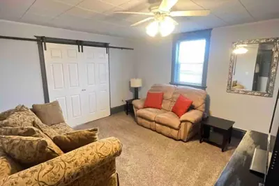 Image de Cozy, convenient vintage 2-bedroom condo