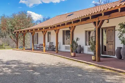 Image de Equestrian Ranch Retreat~Horse Trails, River/Lake, Fishing, Biking & Group Lodge