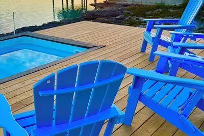 Image de New Listing Beachfront  with Pool, Beach & Kayaks