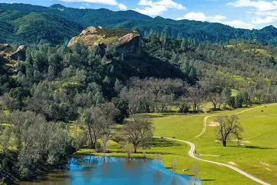 Image de Relax, Gather, & Unwind~Upscale comfort w/ Equestrian amenities near Paso Robles