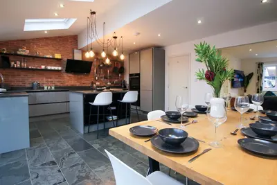 Image de Appleyards Lane -  a house that sleeps 9 guests  in 4 bedrooms