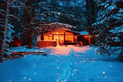 Image de Sunset Pines Oasis - Beautiful Muskoka Waterfront Cottage