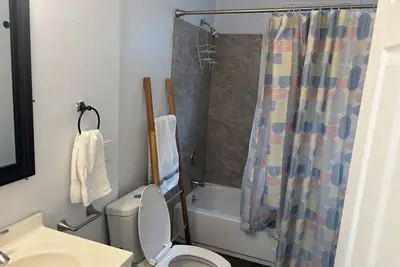 Image de Cozy Duplex off I-75. Upper unit. Long stays discounted