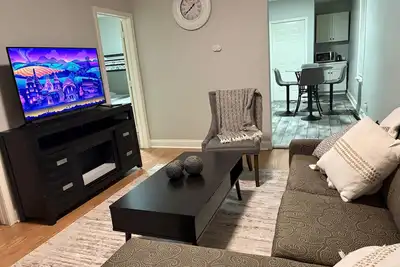 Image de Quaint 2-bedroom apartment in welcoming Hamtramck neighborhood