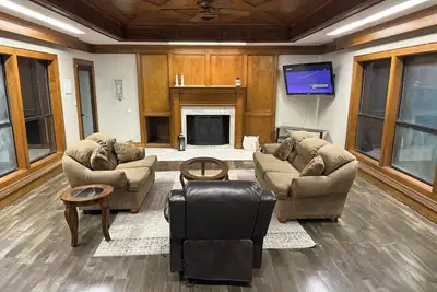 Image de 3-bedroom house in welcoming Jasper with peaceful patio to enjoy your coffee.