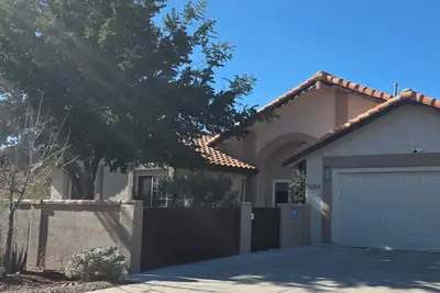 Image de Desert Oasis 360 Tucson views. Serene, spiritual retreat.