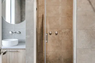 Image de Style, space & comfort in the heart of Currie