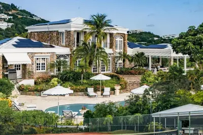 Image de Bellevue Estate- 9br HIgh End, newly remodeled w/Restoration Hardware & Tennis!