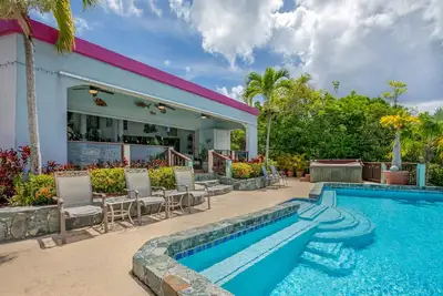 Image de 4br with pool very close to Neltjeberg Beach