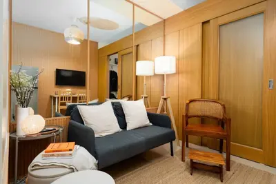 Image de New 1 br Japandi x Filipiniana Walk to Moa, 20 mins to Naia.