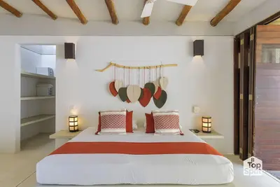 Image de TopSpot®´s Most Coveted Property. Our bestseller is a 1000m2 house on a 4500m2.