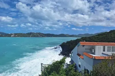 Image de Whispering Waves Cove: Panoramic Views of Magens Bay