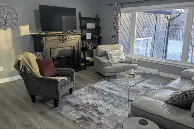 Image de Indoor Pool, Hot Tub & Sauna! ! Welcome to Bluehaven in the Kawartha's! !