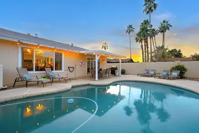 Image de Mesa Group Getaway: Private Pool, Foosball & Bbq