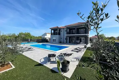 Image de Villa Freya avec piscine chauffée, Murvica