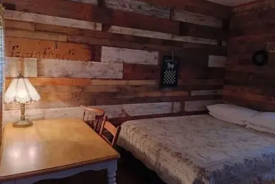 Image de Couple and Pet Friendly Camping Cabin on the Blue Ridge Parkway