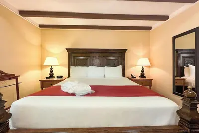 Image de Executive King Suite with Two Pools & Hot Tub | Near Historic Downtown