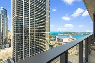 Image de City View |Downtown Miami | Condo + Den