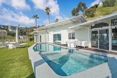 Image de Skyline Sanctuary: Hollywood Hills Architectural Gem & Pool