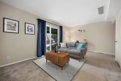 Image de Midterm Stay Gem | Near Downtown with Workspace