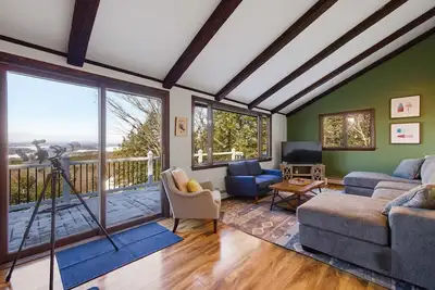 Image de Lake Views & Mountain Adventures Await