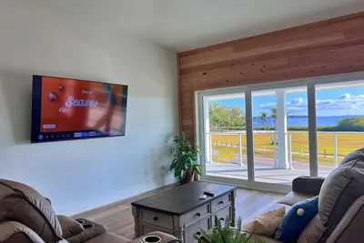 Image de Waterfront Pool Retreat - Wfh Ready - Near Corp HQs