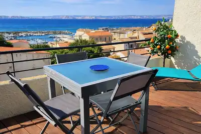 Image de T3 Duplex Cosy avec Terrasse et Vue Mer – 5 min de la Plage