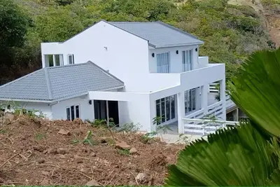 Image de Villa Latanyé - 4-bedroom modern villa -Sophisticated Living Above the Bay