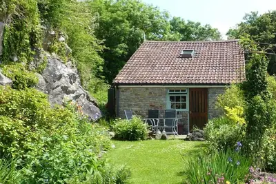 Image de A charming 1 bed stone cottage in a Somerset hamlet nr Babington House and Frome