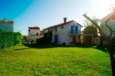 Image de Two Bedroom Apartment with Terrace and Garden