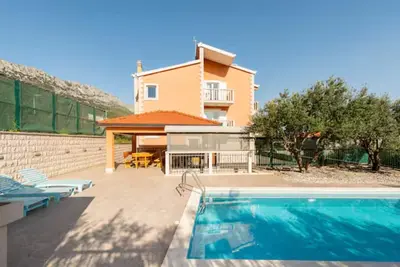 Image de Six Bedroom Villa with Outdoor Pool, Sauna and Hot-Tub