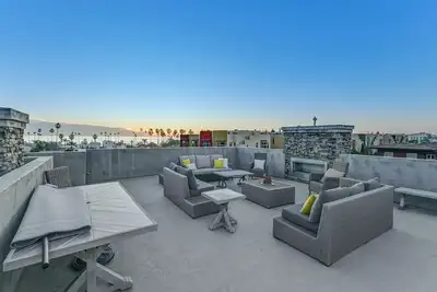 Image de Stroll to Shore: Oceanside Condo w/ Hot Tub Access