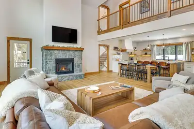 Image de Luxe Mountain Home w/ Chef’s Kitchen & Okemo Views