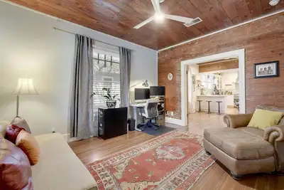 Image de Charming 2 Bedroom Craftsman in the Heart of East Austin