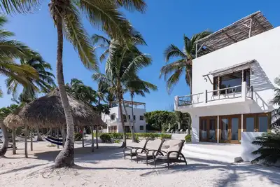 Image de 2-bedroom villa in soothing San Pedro with cool Ac