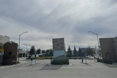 Image de House in gated community