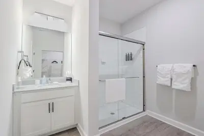 Image de Landing | Chic 2bd, Pool