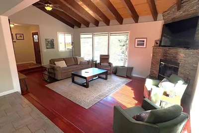 Image de Heavenly Ski Cabin - Ac - Family and Pet Friendly - Near Lake Tahoe and casinos