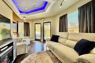 Image de Haven at Hazel - the Residence. A unique stay overlooking the Demorest Square.