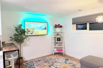 Image de Modern 2bdr suite in Harbour Landing Near Airport