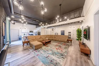 Image de Luxury 5br w/ King Bed & Pool Table Near Chinatown