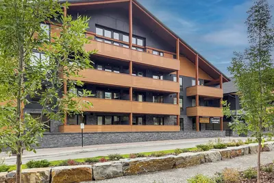 Image de Canmore Mountain Loft - Luxury Two Bedroom Retreat