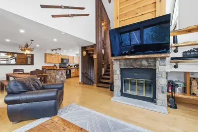 Image de Mountain Views & Luxury Lodge Living Next to Loon