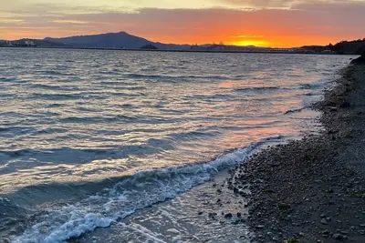 Image de Huge 2Br/2Ba Unit w/Pvt Deck + 5 min to Ocean