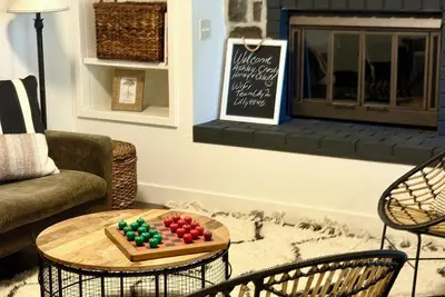 Image de Charming Garden Cottage in Glenview – Walk to Cafés