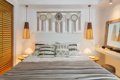 Villa - Sleeps 3 - Private pool-Parking