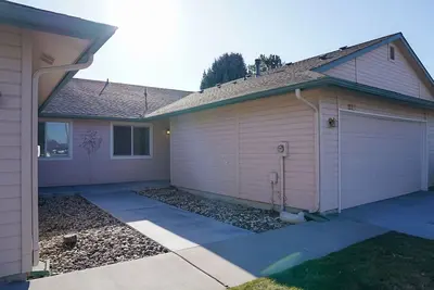 Image de Welcome to our Idahome. 2-bedroom townhome in pleasant Boise Idaho.
