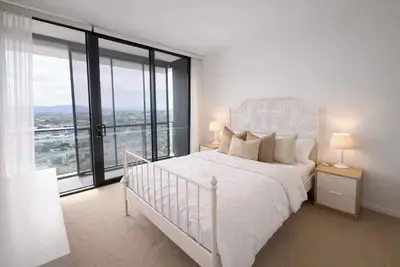Image de Stylish 2-bedroom apartment with Ac in Bowen Hills