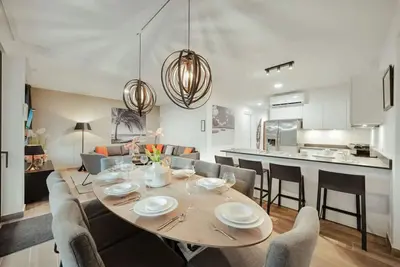 Image de 4br Tuscany Water Villa 4 King Suites by Bocobay